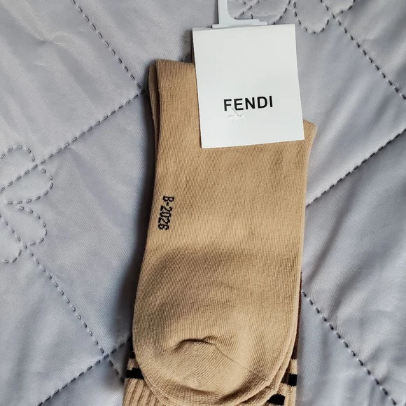 Fendi Unisex Beige Dark Brown Black Striped FF Logo Socks Women  Size 7-10 - Picture 2 of 3